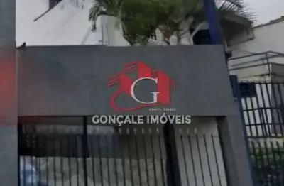 Casa dividida em 03 casas 1 salão 1 vaga de garagem