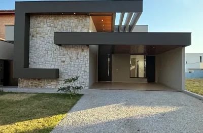 Casa térrea 3 dormitórios sendo uma suíte, energia fotovoltaica, área de lazer com spa e gourmet em condomínio samantha iii - araras-sp