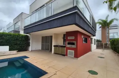 Casa 306m² - 05 qtos (04 suítes) piscina e churrasqueira - condomínio fechado com infra completa !!!