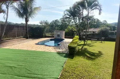 Casa em mairiporã em condomínio fechado com 3 suítes, 4 vagas, churrasqueira e piscina