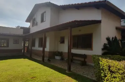 Casa em mairiporã em condomínio fechado com 3 suítes, 4 vagas, churrasqueira e piscina