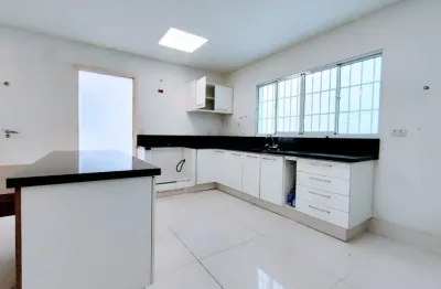 Casa a venda na vila rosália em guarulhos com 4 quartos, 2 suítes, 3 vagas e quintal com churrasqueira