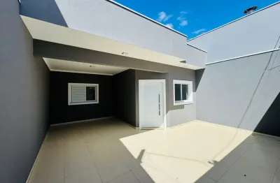 Linda casa térrea com suíte e churrasqueira disponível para locação
