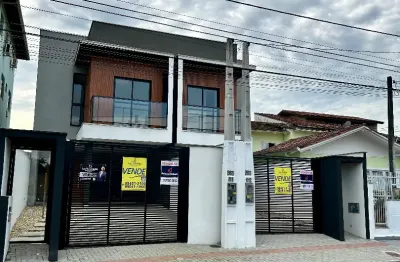 Sobrado de alto padrão no floresta – suíte com closet e espaço gourmet!
