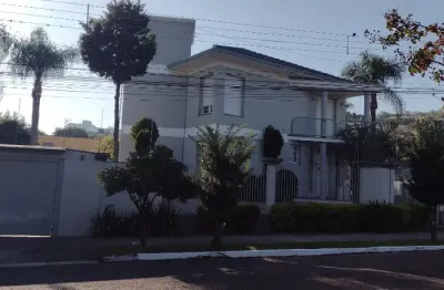 Sobrado localizado no bairro ouro branco novo hamburgo com 2 lareiras, calefação, piscina.