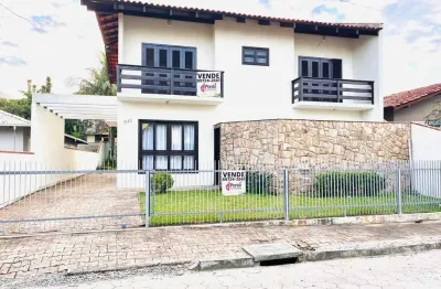 Elegante residência a 300m da praia em itaguaçu, são franciso do sul