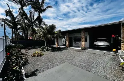 Ampla casa com excelente localização na praia do ubatuba - são francisco do sul