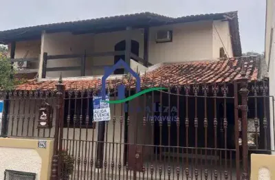 Casa com 3 quartos à venda na rua júlio braga, piratininga, niterói, 250 m2 por r$ 900.000