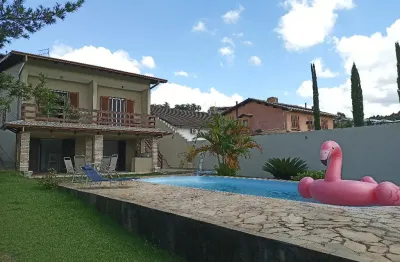 Casa praticamente térrea à venda em amplo terreno e com lazer completo. km 30 da raposo tavares, cotia