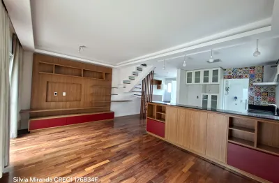 Casa tipo sobrado, semi-geminada, a venda na granja viana.