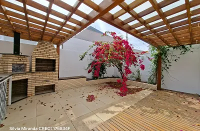 Um quintal para chamar de seu. casa tipo sobrado, semi-geminada, a venda na granja viana.