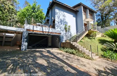 Casa em condomínio na granja viana, com excelente localização! condomínio de alto padrão, parque primavera