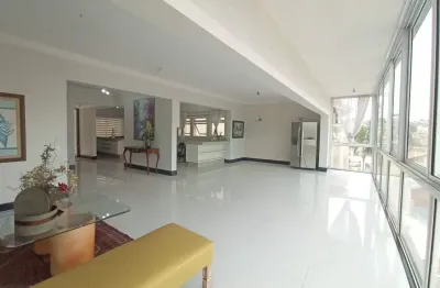 Casa de alto padrão, construida em 4 patamares, mais um quinto de depósito.  condomínio são paulo ii, granja viana.