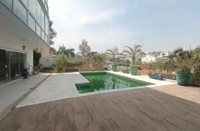 Casa de alto padrão, construida em 4 patamares. elevador.  condomínio são paulo ii, granja viana.