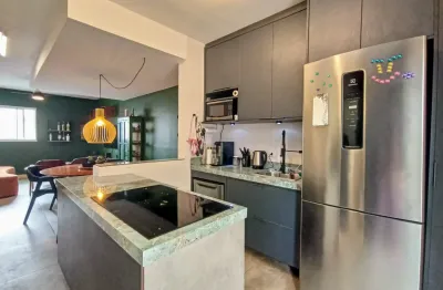 Conveniencia na localização. venha morar pertinho do the square open mall! sobrado com 3 quartos, com ótima localização na granja viana. km 21