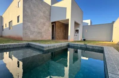 Linda e sofisticada, casa à venda no condomínio aldebaran leste