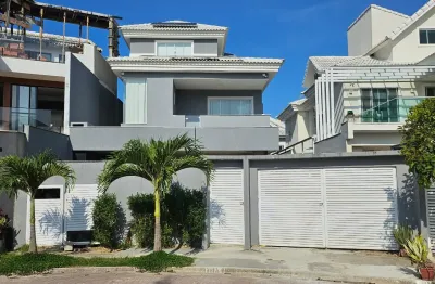 . casa com 4 suítes ( 2 com closet) -condomínio riviera del sol