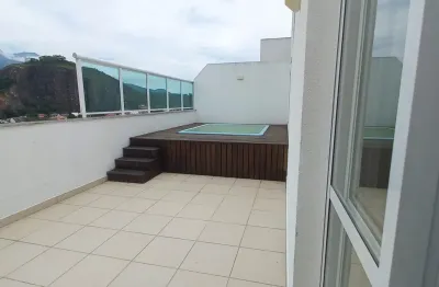 Cobertura duplex com Piscina e   3  quartos  sendo 2 suites . Condomínio completo