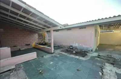 Oportunidade casa à venda, amplo terreno, 800 metros da rodovia, próximo ao cei, bairro golfinhos, caraguatatuba, sp