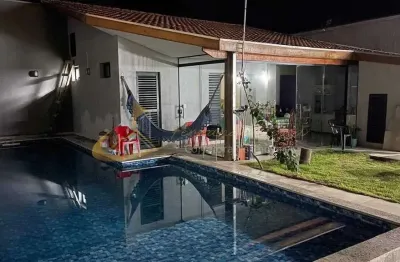 Casa com piscina no condomínio mar verde em caraguatatuba-sp