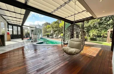 Casa de condomínio com 3 quartos e 4 banheiros à venda, 150 m²