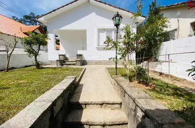 Casa linear no taumaturgo – 3 quartos (1 suíte), jardim e espaço gourmet