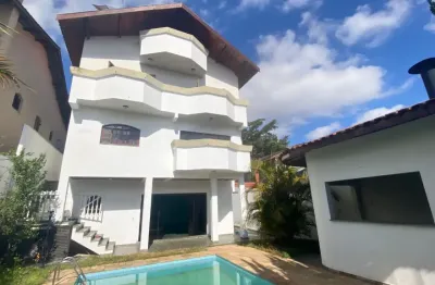Lindo sobrado em interlagos. 4 suítes, sala com 2 ambientes, área gourmet, piscina.