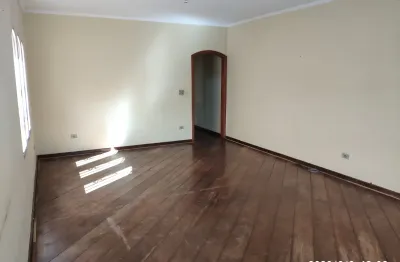 Casa com 3 quartos para alugar na Rua Pirajuia, Jaguaré, São Paulo