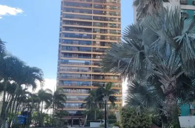 Apartamento com design contemporâneo em condomínio frontal mar