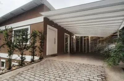 Casa em condomínio com infraestrutura de clube com vista verde