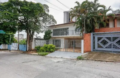 Casa com 4 quartos (1 suíte) e 350.m² de área construída à venda no jd. europa