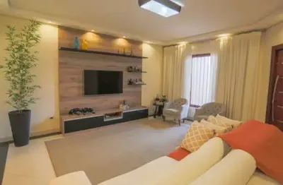 Casa Térrea 3 dorm. 1 suíte + segunda casa (edícula), totalizando 322m, em localização estratégica