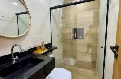 Este belíssimo apartamento de 75m² 2 quartos (sendo 1 suíte) • sala ampla e arejada • cozinha funcional • banheiro social