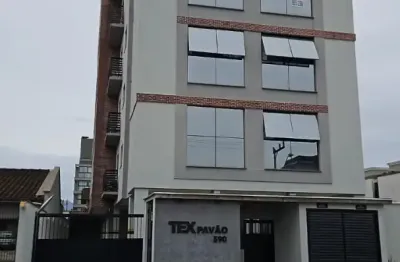 Apartamento com móveis sob medida e sacada ampla – Bairro Costa e Silva – Joinville/SC