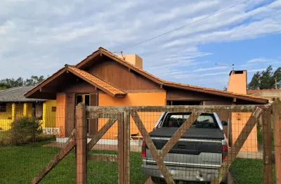 Casa a 3 quadras do mar em cidreira, excelente localização para moradia ou tirar férias.