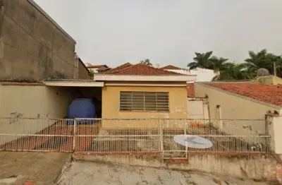 Casa à Venda em ótima Localização, Muito proximo ao Centro da Cidade