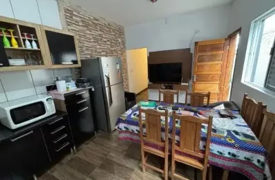 Linda casa à venda com estrutura para construir mais um sobrado