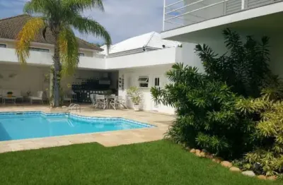 Crystal lake - barra da tijuca - casa de alto padrão, com 600m de área construída, sendo 4 quartos, sendo 2 suítes