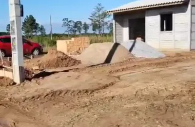 Casa com 2 dormitórios – oportunidade imperdível!    localizada a poucos minutos das praias: praia do sonho, pinheira e guarda do cubatão