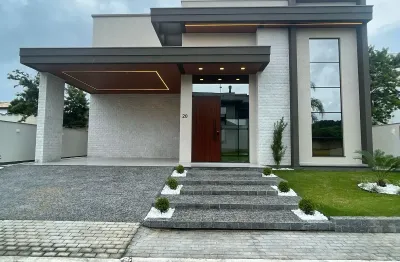 Casa ampla 290m² com piscina, churrasqueira e suíte master