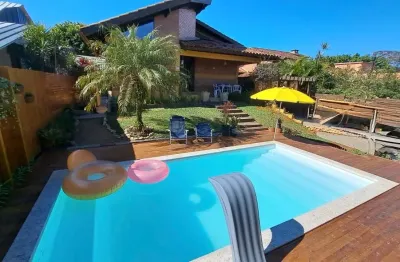 Casa de temporada em florianópolis — privacidade, conforto e piscina