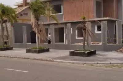 Casa de alto padrão na armação em finalização 100 metros da praia.