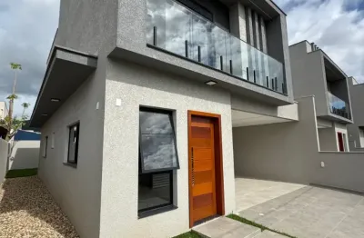 Linda Casa á Venda Localizada no Norte da Ilha em Florianópolis SC