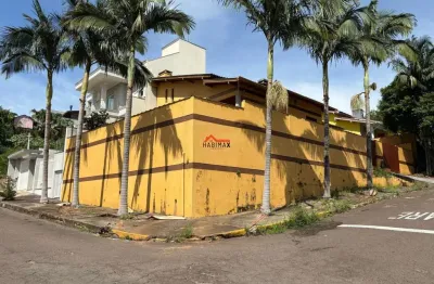 Casa grande à venda no bairro são josé com área de serviço, churrasqueira e closet