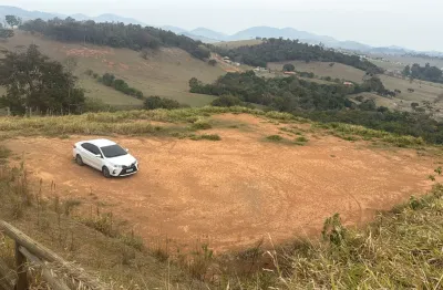 Lote grande 10.117 m2 , com benfeitorias ,3 platôs  excelente para casa de campo, chalés