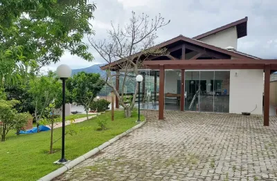 Casa térrea de alto padrão em com acesso à represa no condomínio santa fé iii em joanópolis