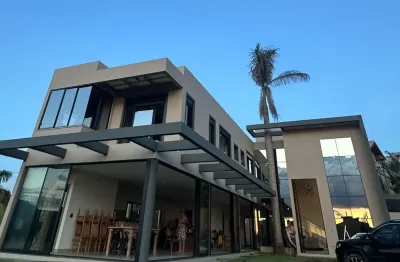 Casa alto padrão novísssima em condomínio na represa em joanópolis - sp