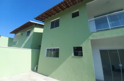 Casa duplex para alugar - 2 quartos com varanda, closet e excelente localização.