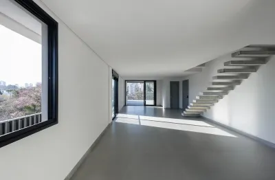 Vende  maravilhoso apto com três suítes Hugo Lange Curitiba