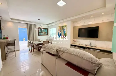 Casa duplex de condomínio, com 141m², 3 quartos sendo 1 suíte e 2 semi